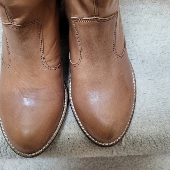 BRAND NEW TAN LEATHER BOOTS! - Picture 3 of 9